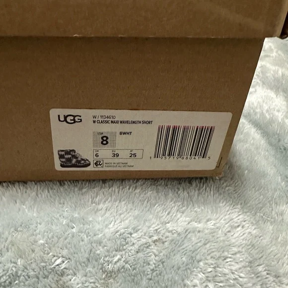 CLOSET CLOSING UGG Puffer Booties - Picture 2 of 10